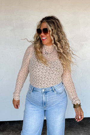 ✨PREORDER✨ Jolie Lace Thumbhole Top Beige