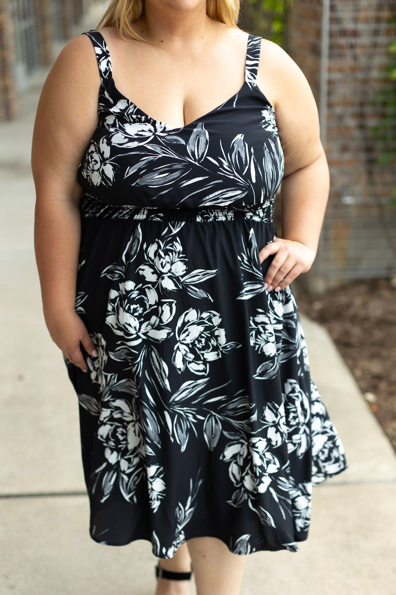 Cassidy Midi Dress Black & White Floral